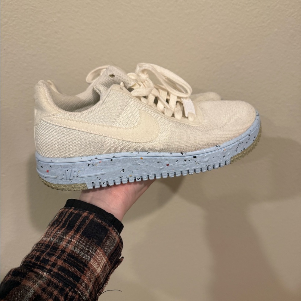 Nike Cream Sneakers with Speckled Blue Sole 8